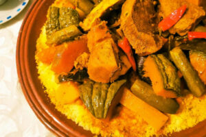 Le Véritable Couscous Marocain : L'Héritage Culinaire du Royaume