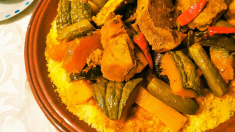 Le Véritable Couscous Marocain : L'Héritage Culinaire du Royaume