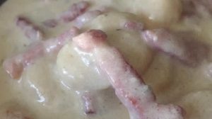 Gnocchis lardons sauce roquefort au Cookeo