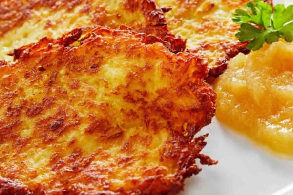 Galettes légères de pomme de terre aux oignons et jambon