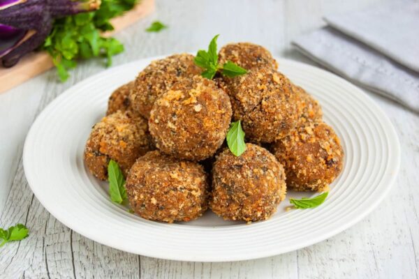 Boulettes d'aubergines et pecorino, délicieuses petites bouchées salées