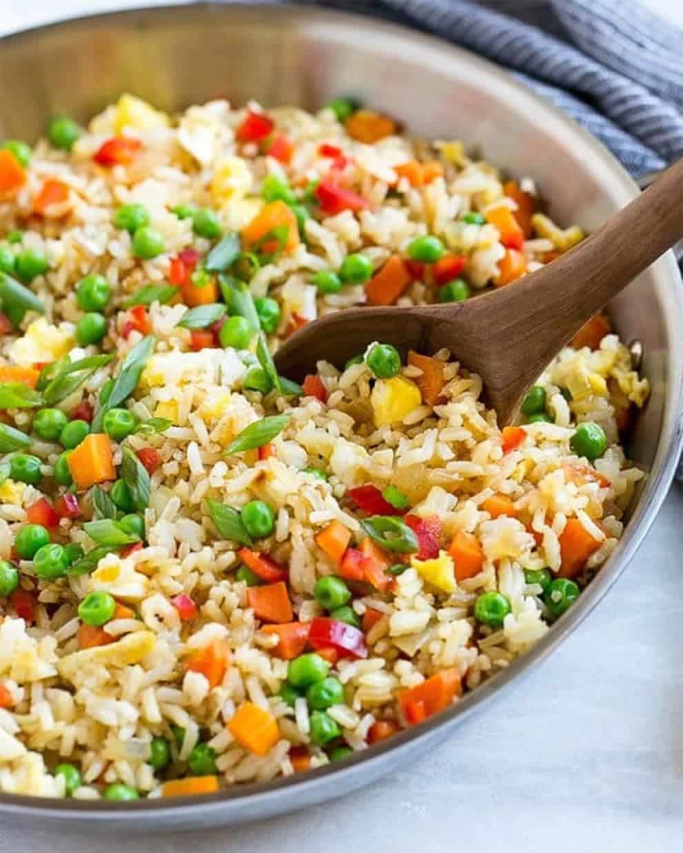 Salade complète de riz thon et légumes, légère et délicieuse