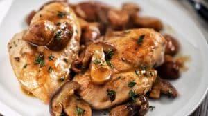 Sauté de poulet et champignons au vinaigre balsamique, léger et délicieux
