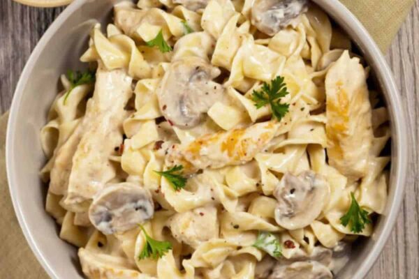 Pâtes au poulet allégées et sauce Skyr