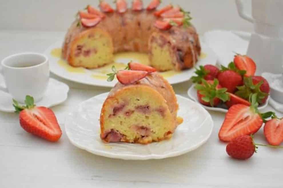 Gâteau moelleux aux fraises, mascarpone et chocolat blanc
