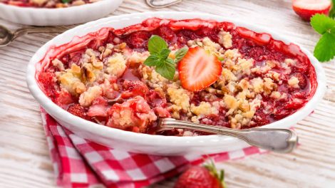 Crumble aux fraises au Thermomix : La façon la plus délicieuse de déguster des fraises !