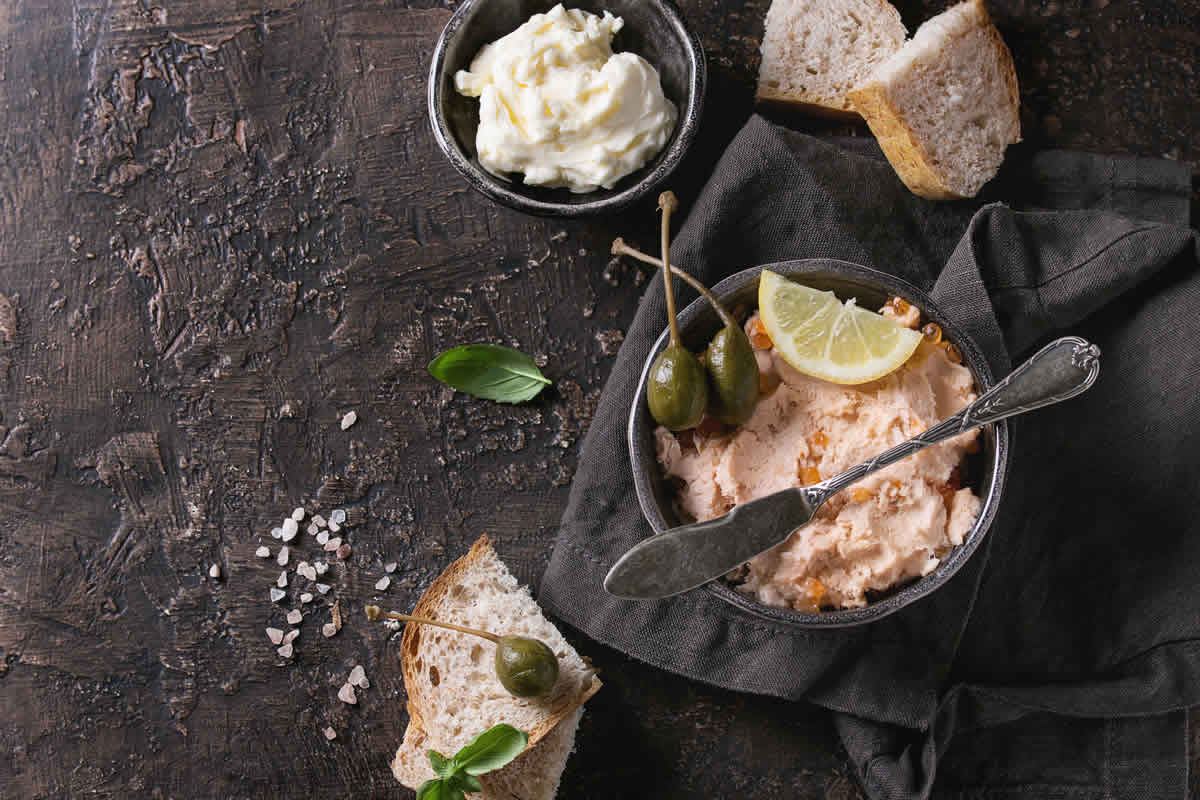 Pâté de saumon au Thermomix : Une recette classique et délicieuse à servir pour l'apéro !
