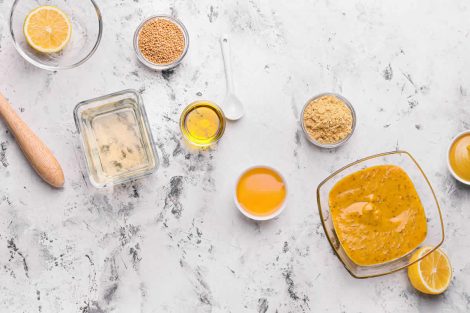 10 meilleures façons de faire de la moutarde maison : Recettes et instructions complètes
