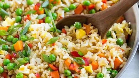 Salade complète de riz thon et légumes : Une recette légère et délicieuse !
