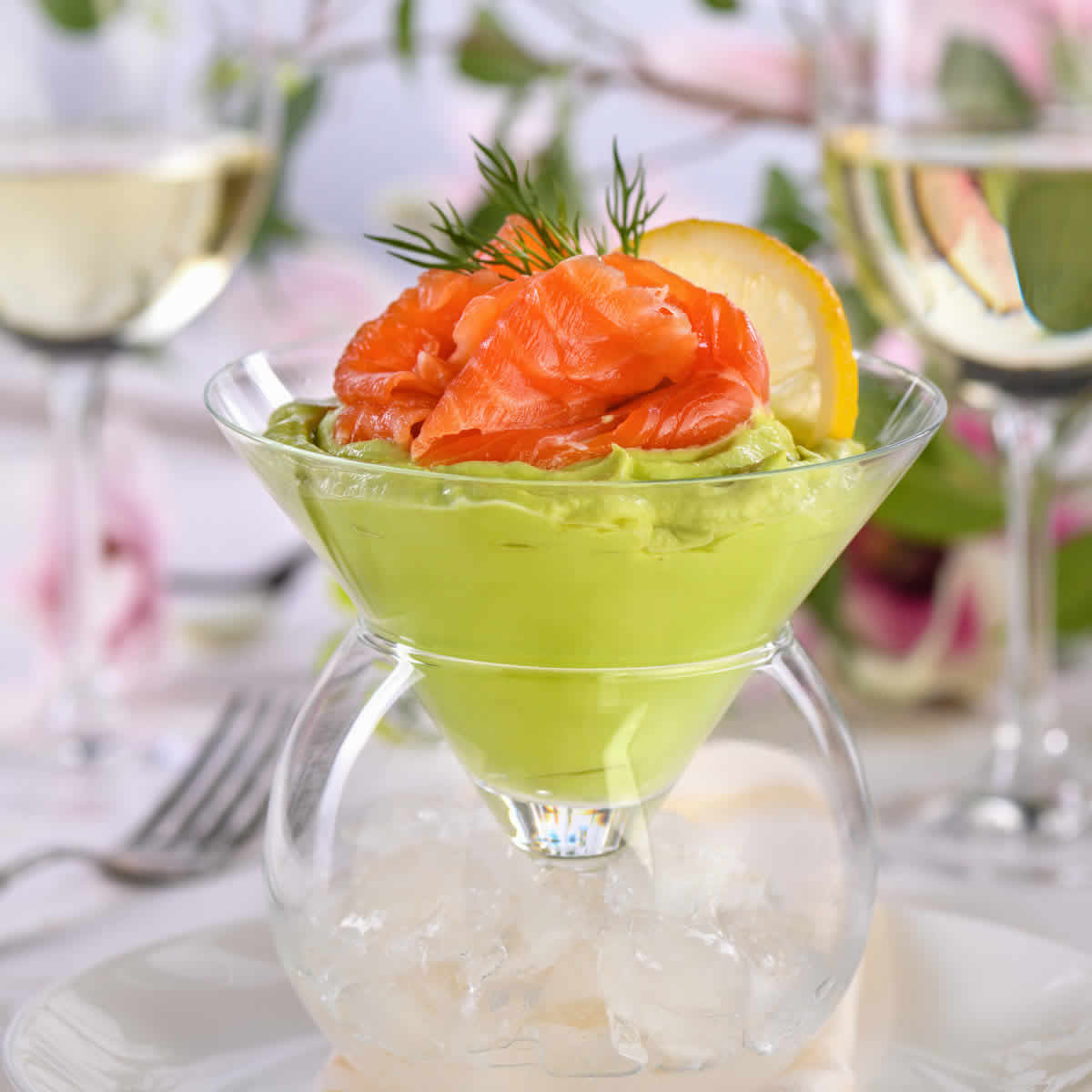 Verrines d'avocat et de saumon au Thermomix : Une recette qui a du style et du flair