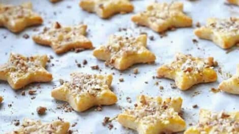 Biscuits de Noël au parmesan et amandes concassées : Un apéritif très savoureux