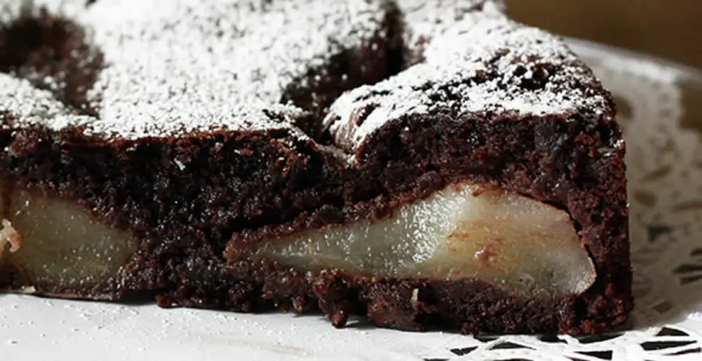 Gâteau moelleux aux poires et au chocolat : Un dessert crémeux et délicieux