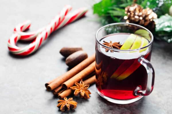 Voici une recette qui embaume chaleureusement la maison : Le Vin chaud alsacien de Noël au Thermomix