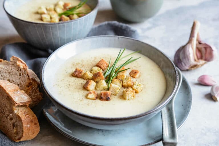 Soupe à l’ail au Thermomix, crémeuse et facile à réaliser
