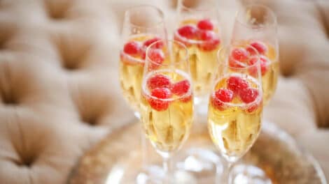 Soupe de champagne aux framboises au Thermomix, un cocktail festif