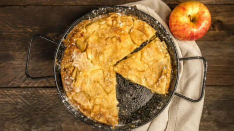 Gâteau aux pommes à la poêle : Un dessert léger qui ravira les plus jeunes d’entre vous