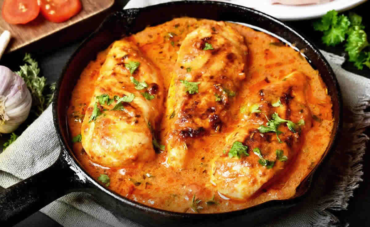 Filets de poulet à la crème de tomate : Un plat délicieux et inspirant
