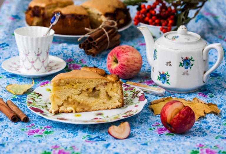 Gâteau au yaourt pommes et cannelle : Une douce surprise