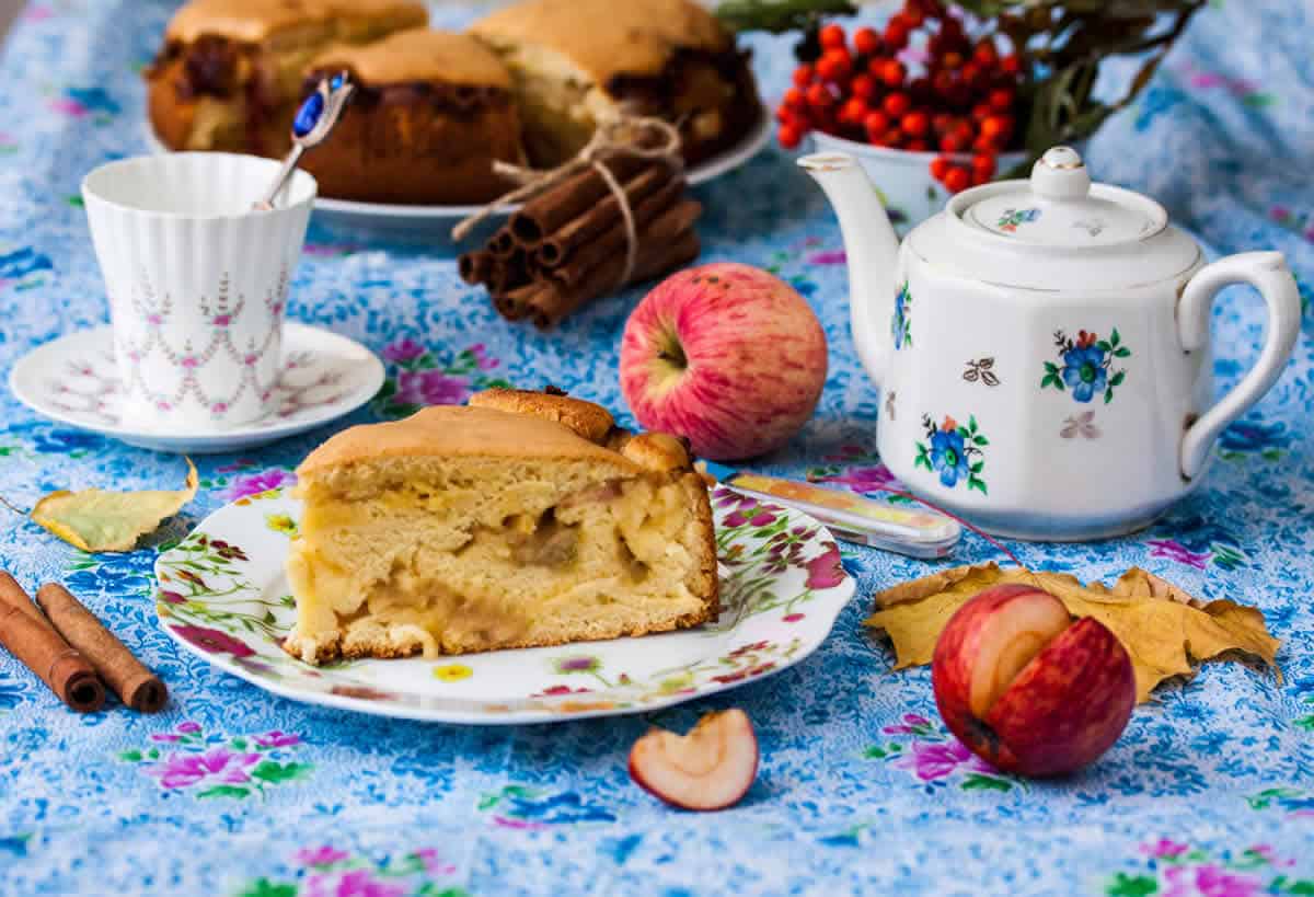 Gâteau au yaourt pommes et cannelle : Une douce surprise