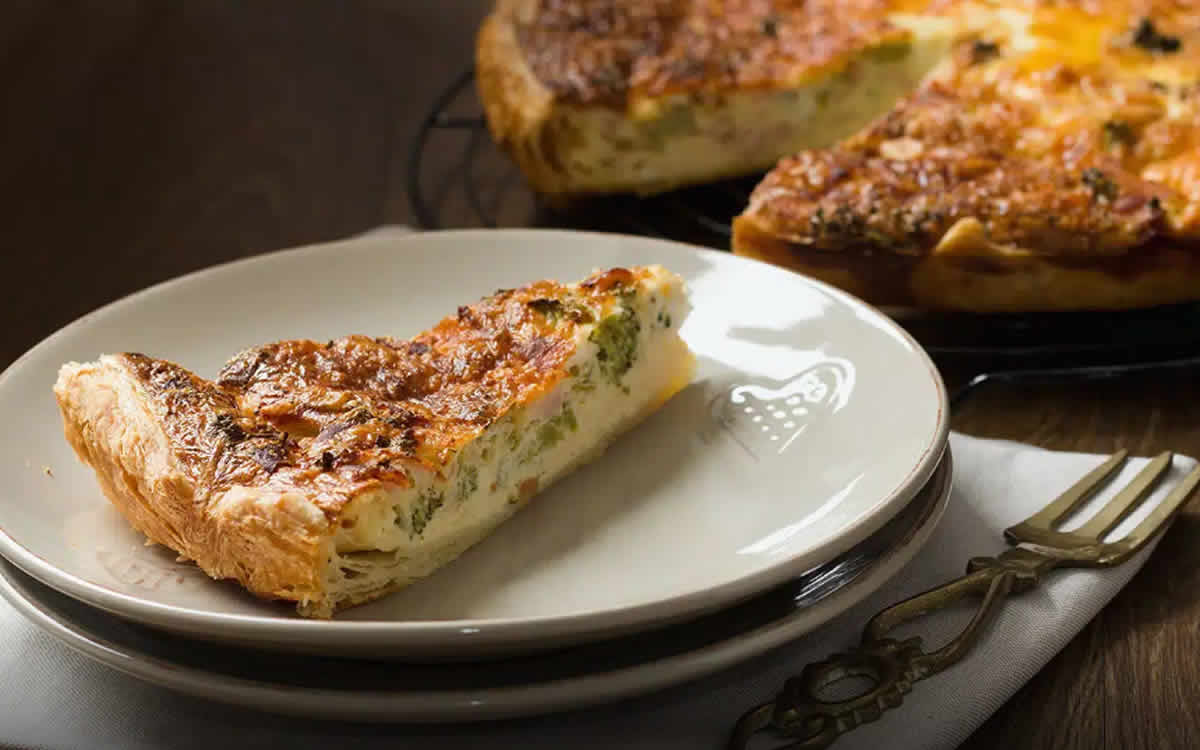 Quiche sans pâte au thon et au parmesan : Délicieuse qui vous plaira à coup sûr