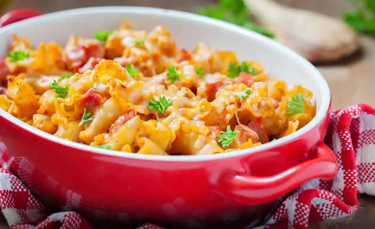 Gratin de pâtes aux lardons et champignons : Une fusion parfaite