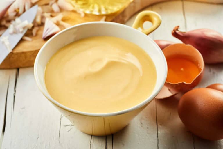 Sauce hollandaise : Une sauce française classique