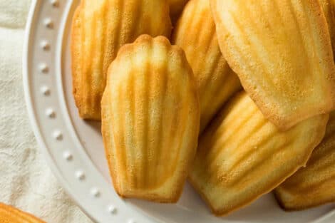 Madeleines moelleuses au beurre : Des délicieuses petites pâtisseries françaises
