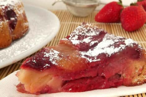 Moelleux aux pommes et aux fraises : Un dessert succulent et facile à préparer