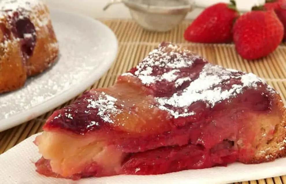 Moelleux aux pommes et aux fraises : Un dessert succulent et facile à préparer