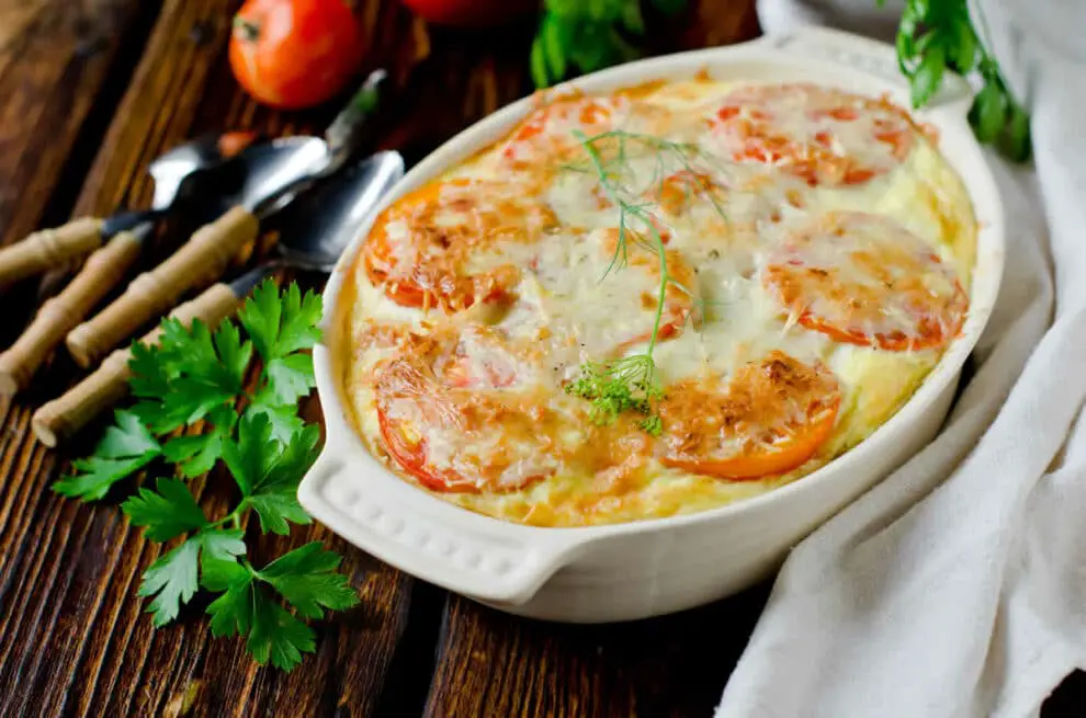 Œufs gratinés à la tomate : La combinaison parfaite pour un délicieux repas