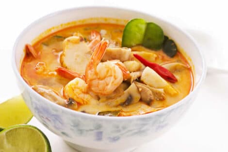 Soupe thaïlandaise aux crevettes et lait de coco : Un plat délicieux et aromatique