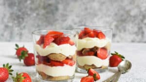 Tiramisu aux fraises : Un délicieux dessert frais et fruité