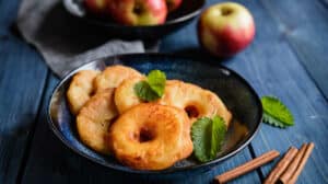 Beignets aux pommes : Une gourmandise irrésistible et facile à préparer