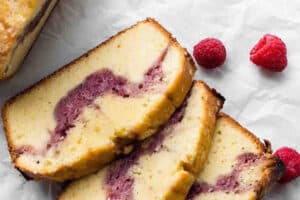Cake au cœur aux fruits rouges : Tendre et moelleux