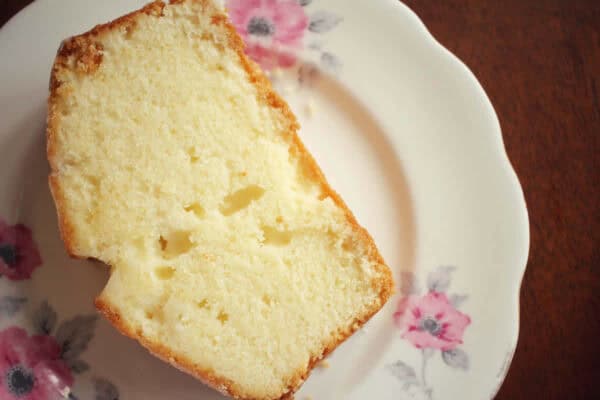 Cake moelleux au Rhum : Une gourmandise classique riche et savoureuse