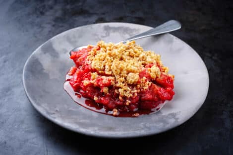 Crumble rhubarbe et framboise : Un délicieux dessert facile à réaliser