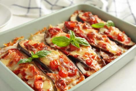 Gratin d'aubergines à la mozzarella et tomate : Un délicieux plat méditerranéen