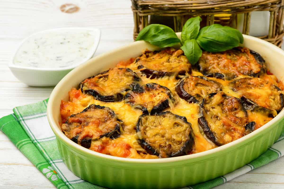 Gratin léger d'aubergines au fromage et viande hachée : Un plat réconfortant et délicieux