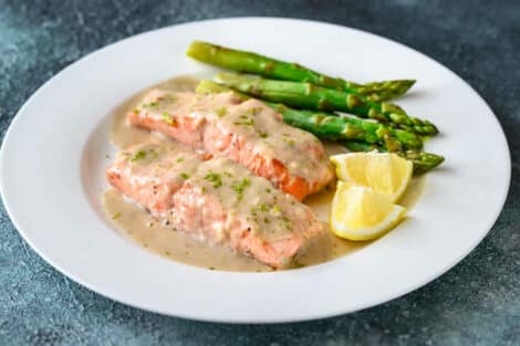 Pavés de saumon à la crème : Un plat délicieux et facile à préparer