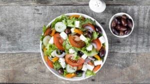 Salade grecque traditionnelle – Un repas frais et sain