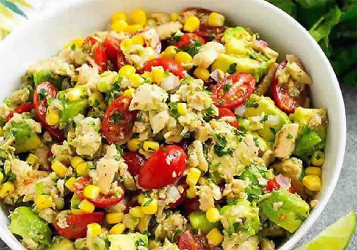 Salade légère d'avocat et thon - Idéale pour un déjeuner sain