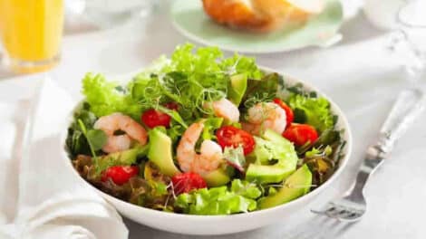 Salade légère d'avocats aux crevettes : Un repas délicieux et rafraîchissant