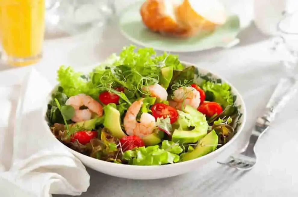 Salade légère d'avocats aux crevettes : Un repas délicieux et rafraîchissant