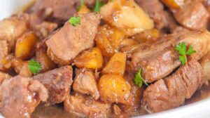 Sauté de porc au curry et ananas : Une saveur tropicale à savourer