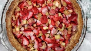 Tarte à la rhubarbe et aux fraises - Un mélange délicieux de printemps