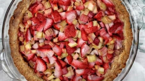 Tarte à la rhubarbe et aux fraises - Un mélange délicieux de printemps