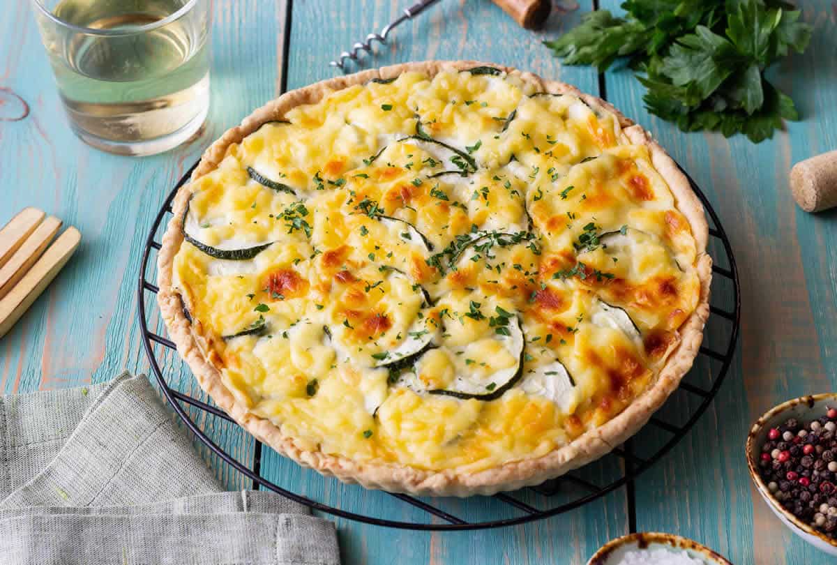 Tarte au saumon fumé, courgettes et mozzarella : Savoureuse et irrésistible