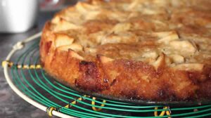 Tarte suisse moelleuse aux pommes : Dessert d'évasion croustillant et doux