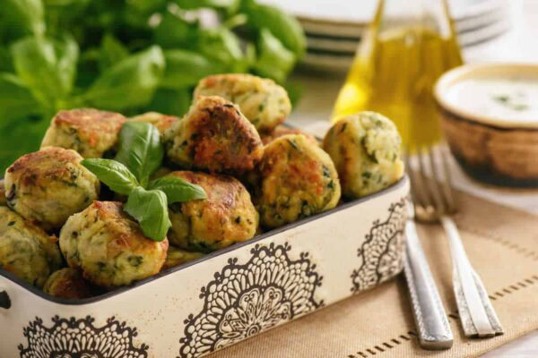 Boulettes de courgettes et fromage au four - Une entrée saine et savoureuse