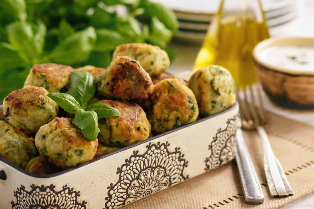 Boulettes de courgettes et fromage au four - Une entrée saine et savoureuse